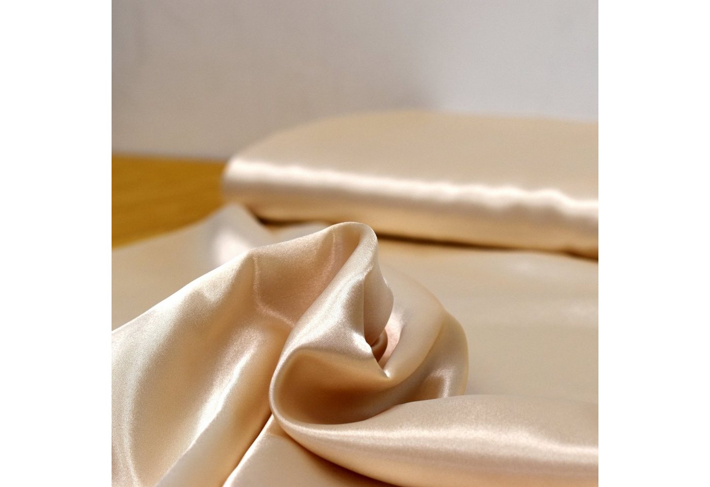 MAGAM-Stoffe Stoff "Estelle", Satin glänzend einfarbig uni ideal für Kleidung und Deko Meterware – Bild 2 von 5