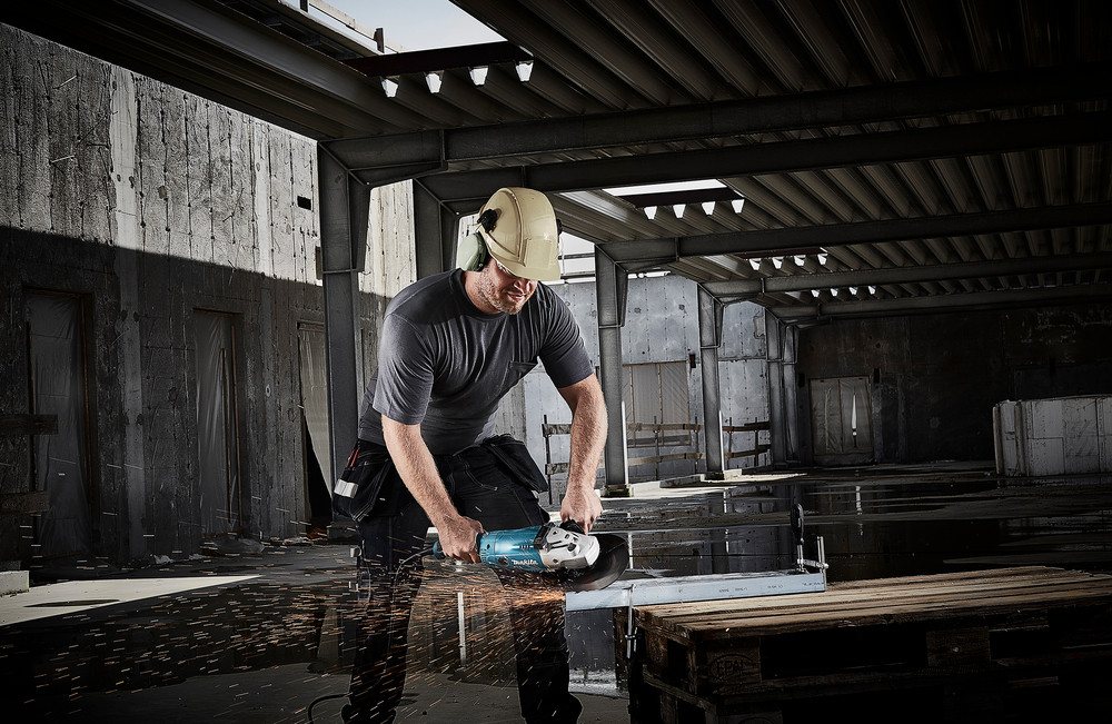 Makita Winkelschleifer GA9020RFK3, max. 6600 U/min, 2.200W, 230mm, 6.600 min-1, inkl. Aufbewahrungskoffer – Bild 4 von 5