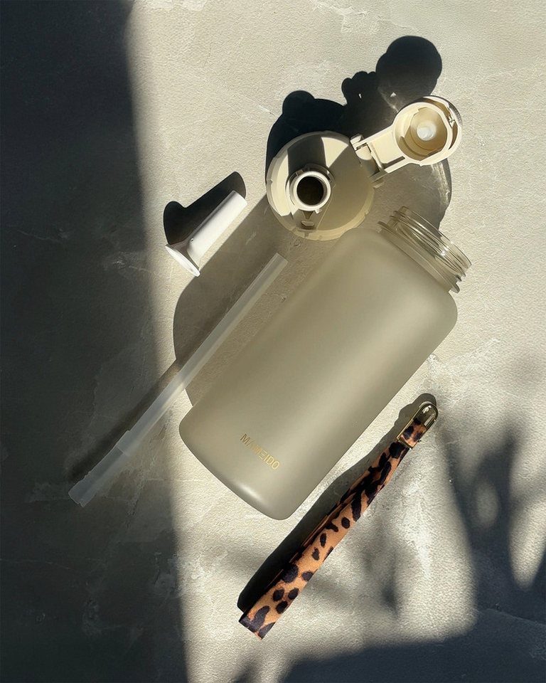 MAMEIDO Trinkflasche, mit 2-in-1 Deckel, Zeitmarkierung, Handschlaufe in 0,5l, 1l, 1,5l & 2l – Bild 3 von 5