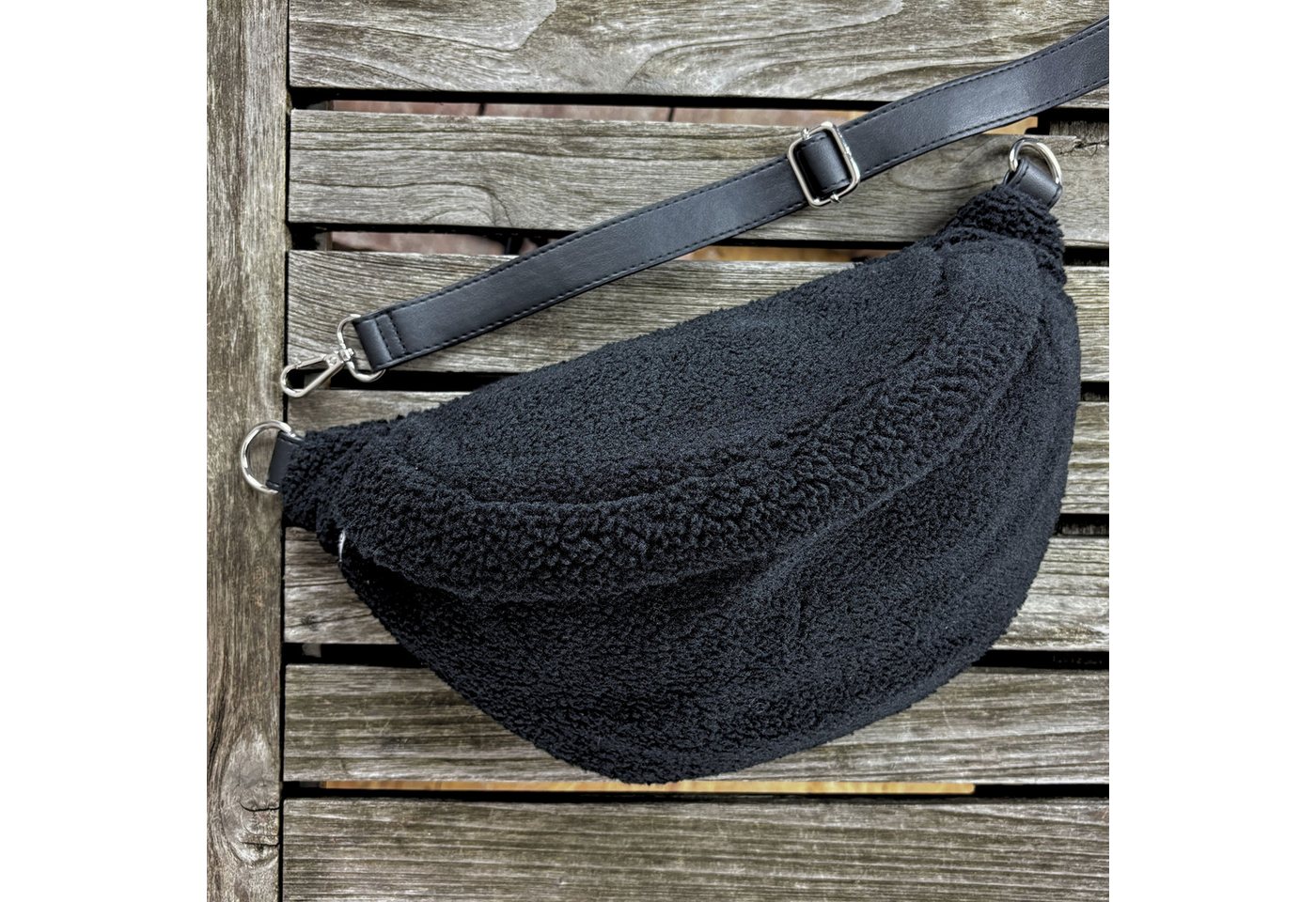 MAONI Bauchtasche Teddy Schwarz (Spar-Set, Bestandteile: 1x Tasche, 2x Taschengurt zum Wechseln), Vegan – Bild 4 von 4