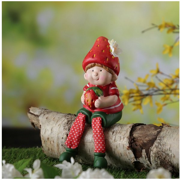 MARELIDA Gartenfigur Kantenhocker Erdbeerjunge Fritz mit Erdbeere Dekofigur Garten H: 19cm