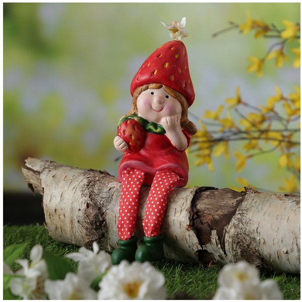 MARELIDA Gartenfigur Kantenhocker Erdbeermädchen Lotte Gartenfigur Erdbeerkind H: 19cm