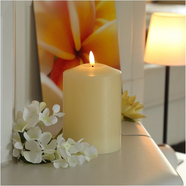 MARELIDA LED-Kerze Stumpenkerze Echtwachs flackernd H: 17cm D: 10cm Timer creme, LED Classic, warmweiß (2100K bis 3000K)