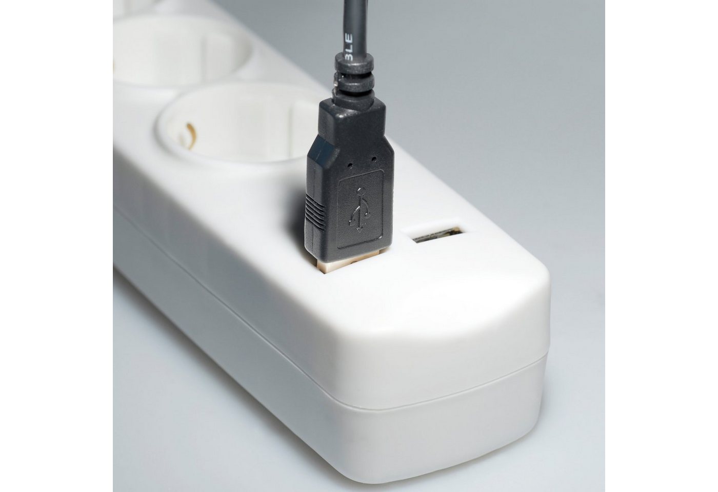 Maxtrack Steckdosenleiste (Kabellänge 5 m), 3-fach Steckdosenleiste mit flachem Winkelstecker und 2x USB – Bild 2 von 2
