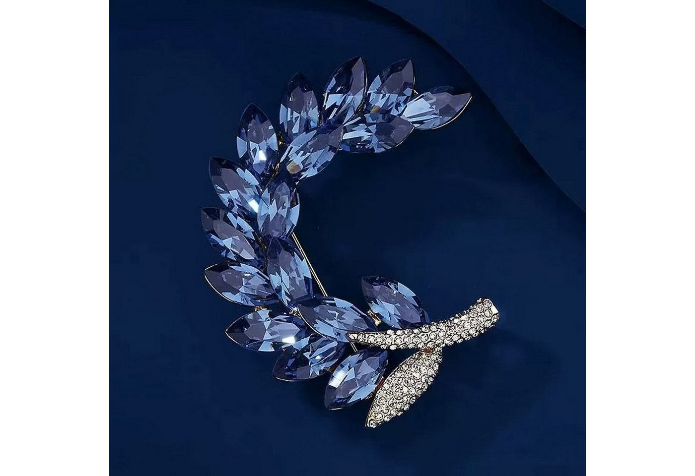 MayTree Brosche "Großer Olivenzweig", groß mit Strass-Steinen blau (Stück, 1-tlg), Metallbrosche in Form eines Olivenzweigs aus blauen Glassteinen – Bild 2 von 3