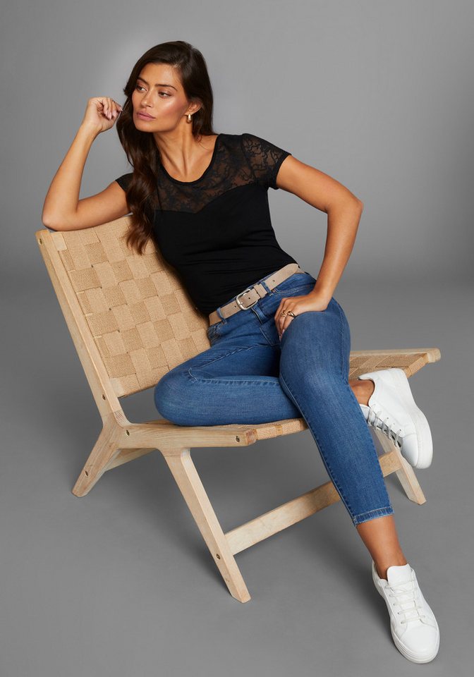 Melrose Rundhalsshirt Kurzarm, hüftlange Passform, feminin geschnitten – Bild 4 von 5
