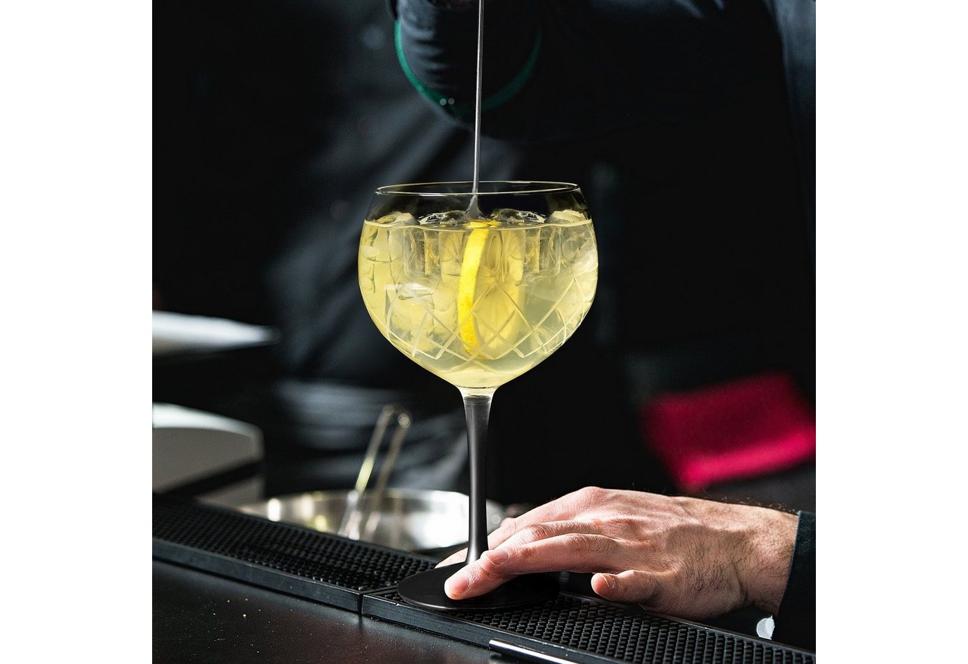 MiaMio Cocktailglas Crystaluna Gin Tonic, 650 ml, schwarzer Stiel, 2-tlg., Glas – Bild 5 von 5