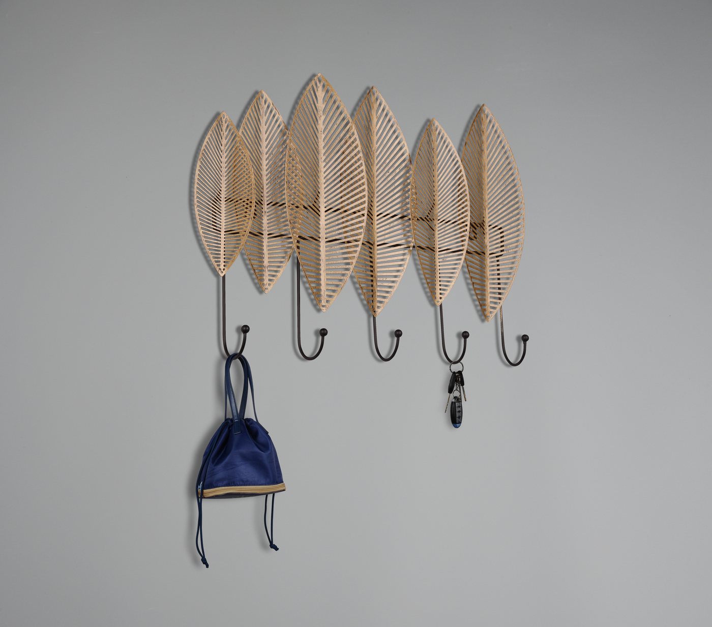 MIRRORS AND MORE Wandgarderobe Alma (1 St), Blatt-Design mit 5 Haken aus Metall – Bild 4 von 5