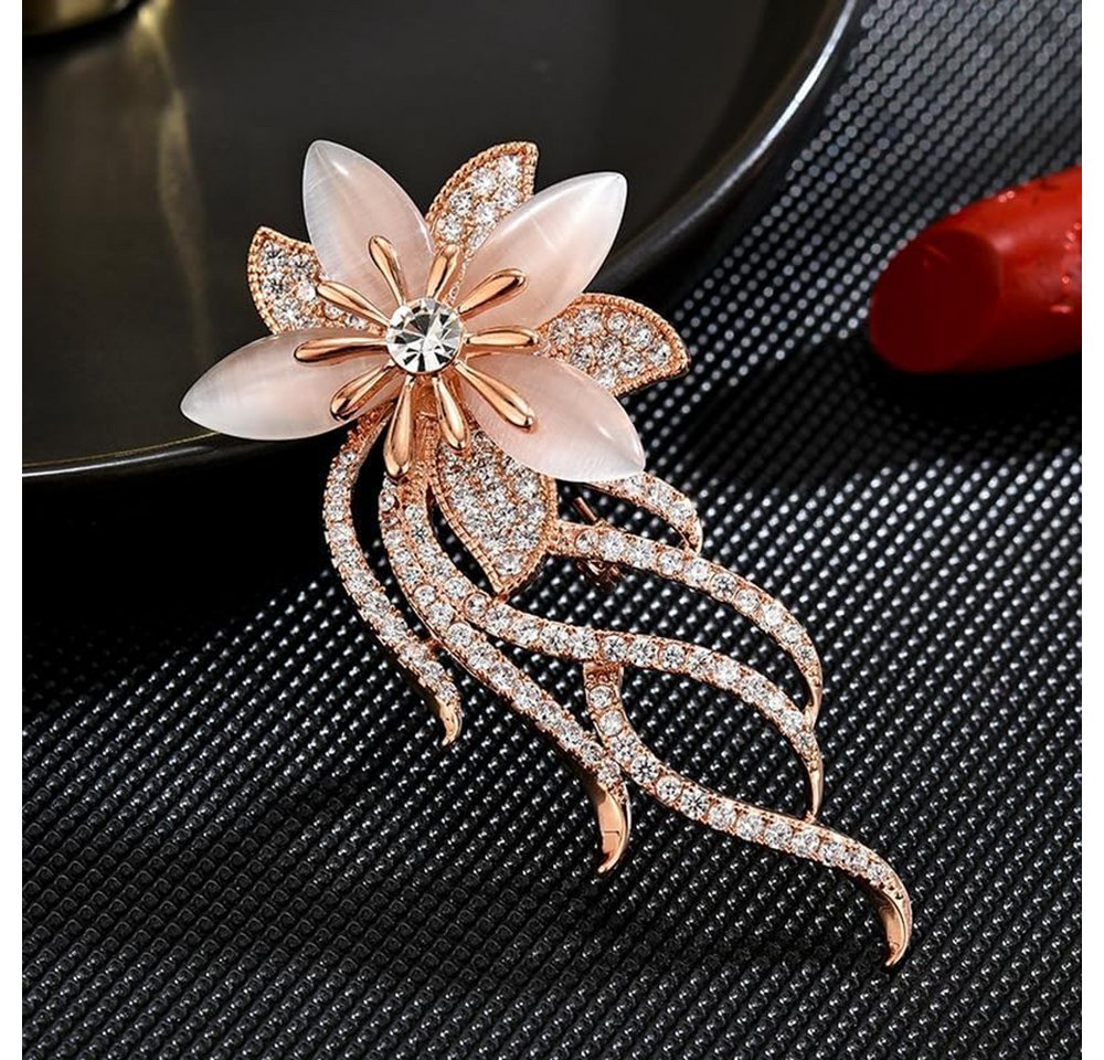 MOPUEA Brosche Strass Brosche in Form einer Blütenförmige Metallbrosche elegant (Kristall Blumenmotiv, Hochzeits- und Festtagsbrosche, 1-tlg), Blüte zarte Blume – Bild 4 von 5