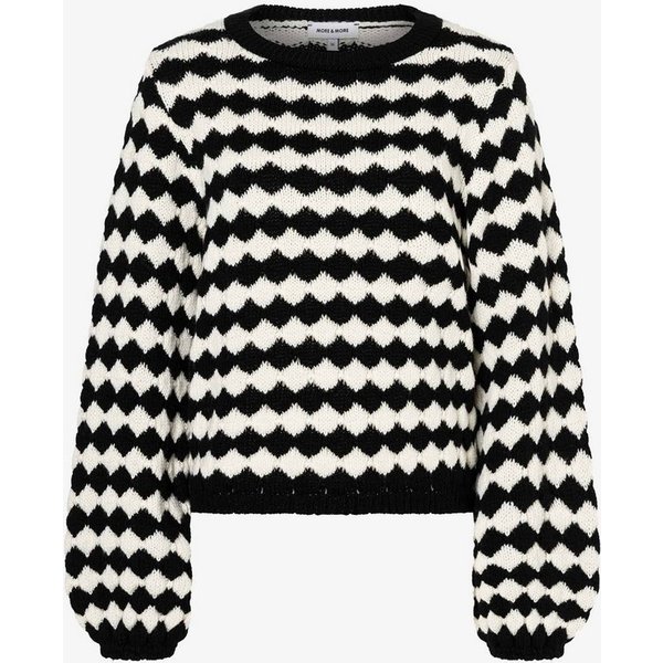 MORE&MORE Pullover & Shorts