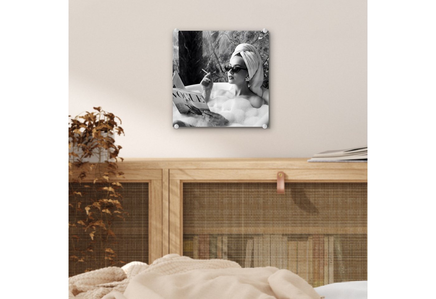 MuchoWow Acrylglasbild Relaxt - Bad - Schwarz - Weiß, Inkl. Aufhängung, Bilder auf Glas Wandbild, Wanddeko Wohnzimmer Badezimmer, 20x20 cm – Bild 5 von 5