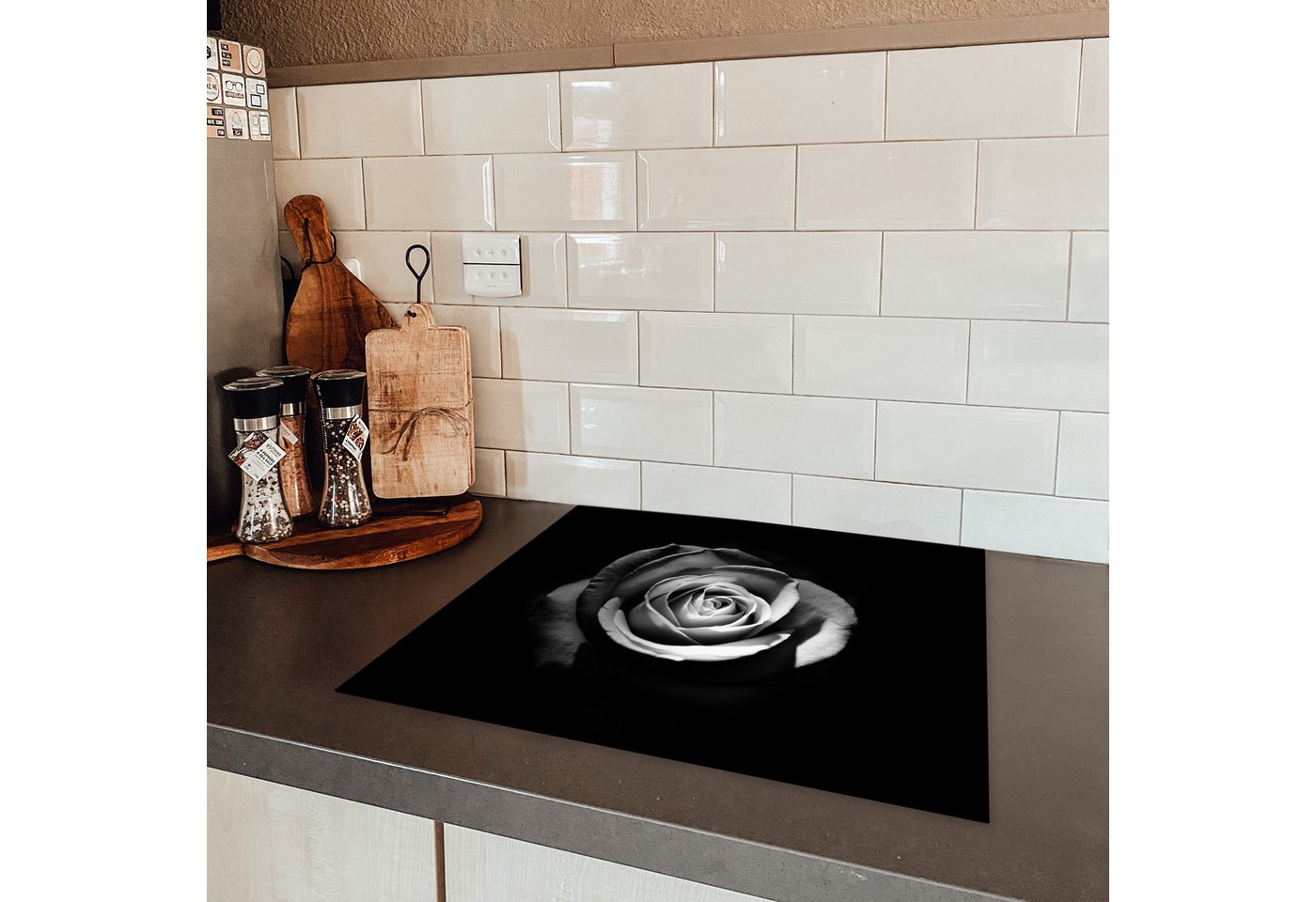MuchoWow Herd-Abdeckplatte Blumen - Schwarz - Rose - Weiß - Botanisch, Vinyl, (1 tlg), Abdeckung Induktionskochfeld Schutzmatte, Küche Deko, 65x52 cm – Bild 2 von 4