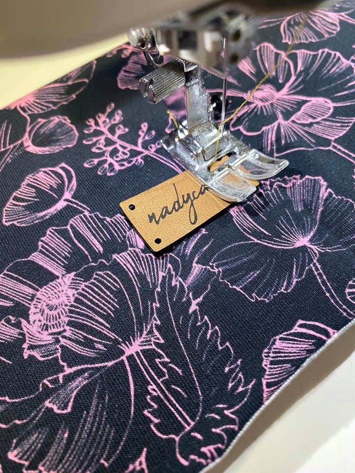 nadycat Beanie BLACK FLOWER (2-St., Beanie mit passendem Loop) handgefertigt aus der Lausitz – Bild 4 von 5