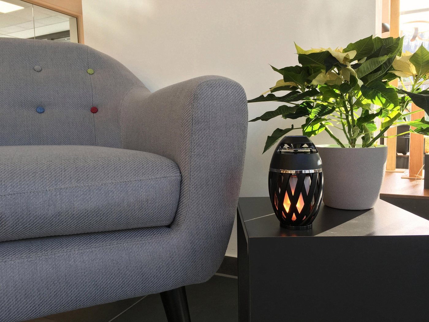 näve LED Tischleuchte Muna, Bluetooth-Lautsprecher, USB-Ladefunktion, LED fest integriert, Bluetooth Speaker, Falmmeneffekt, ca. 5-6h Lichteffekt + Lautsprecher – Bild 4 von 5