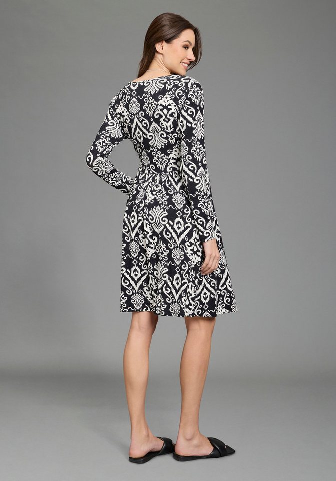 Neun Monate Umstandskleid, Viskose-Kleid für Schwangerschaft und Stillzeit, Stillkleid in fließender Form und mit modischem Mustser – Bild 2 von 5