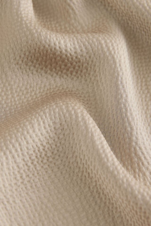 Next Satinbluse Strukturiertes Satin-Kurzarmoberteil, Zierdrehung (1-tlg) – Bild 5 von 5
