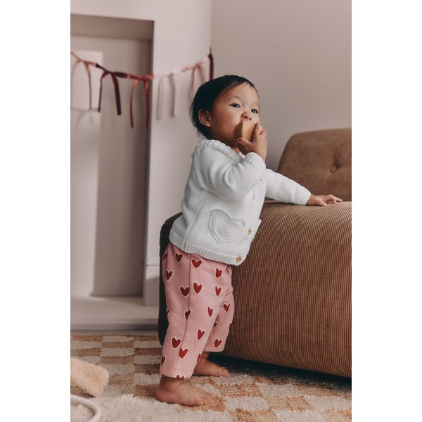 Next Strickjacke Baby Strickjacke mit Knopfleiste, Tasche und Herz (1-tlg)