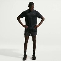 Nike Laufshirt M NK DFADV STRIDE SS TOP Kurzarm-Design, mit Rundhalsausschnitt, normale Länge, atmungsaktiv