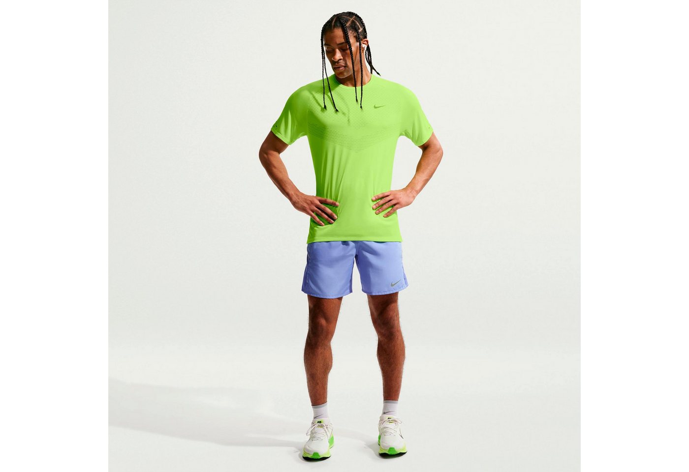 Nike Laufshirt Stride – Bild 2 von 5
