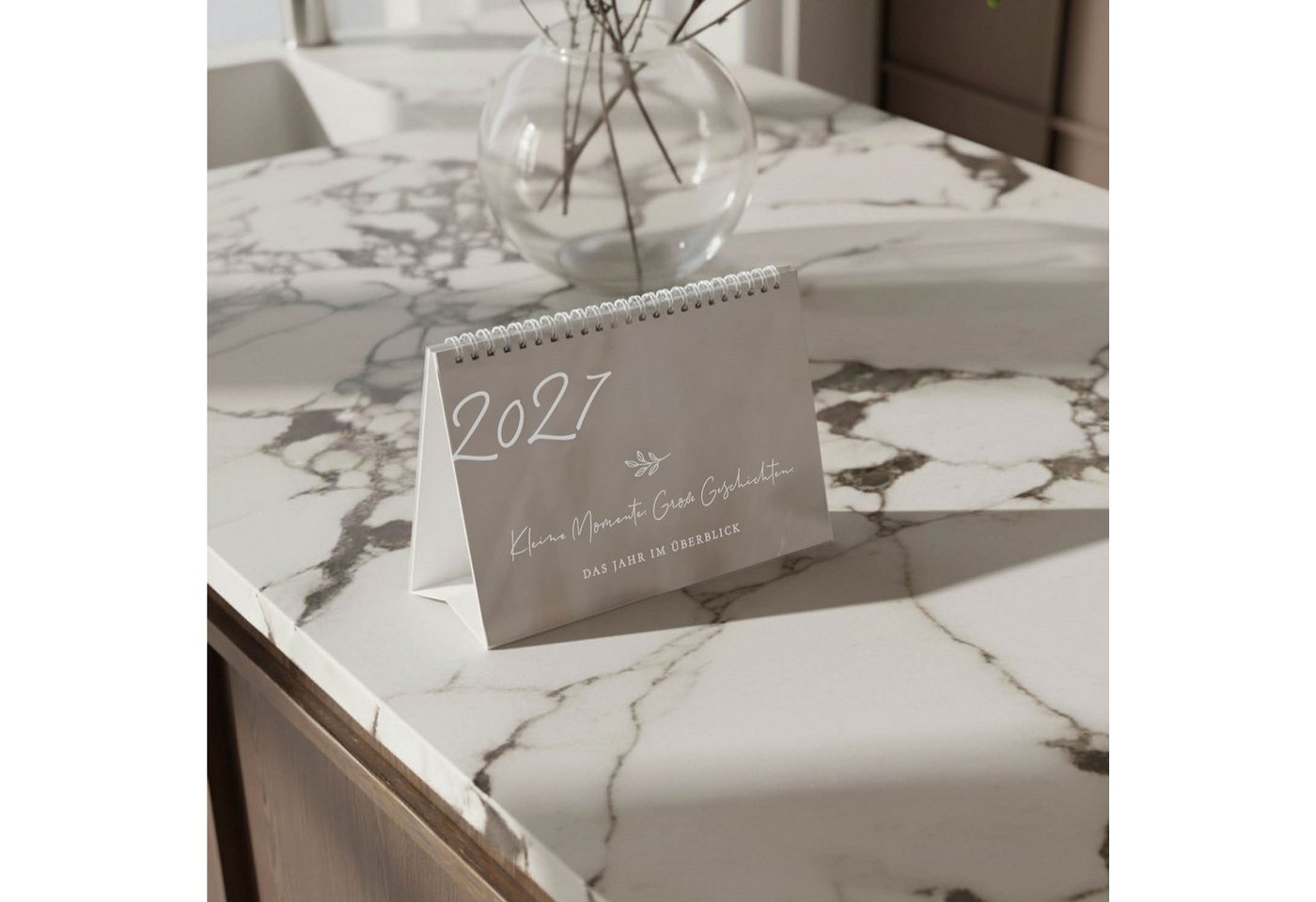 NORDEULE Tischkalender 2027, Planer zum Aufstellen A5 quer, ideal für den Bürotisch, Arbeitsplatz, Sideboard, Regal oder Geschenk – Bild 3 von 5