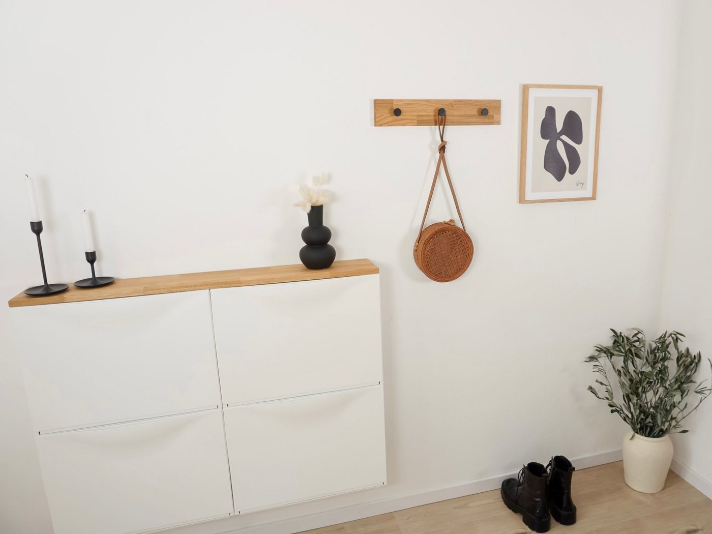 Omformo Garderobenleiste Tavla, platzsparende Hakenleiste Eiche Massivholz mit 3 Haken, Breite 45 cm – Bild 2 von 3