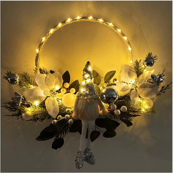 Online-Fuchs Dekokranz - Türkranz, Weihnachtskranz mit LED Lichterkette und 6-Stunden Timer, mit süßem Wichtel, Weihnachtskugeln, Tannenzweigen und Weihnachtsst