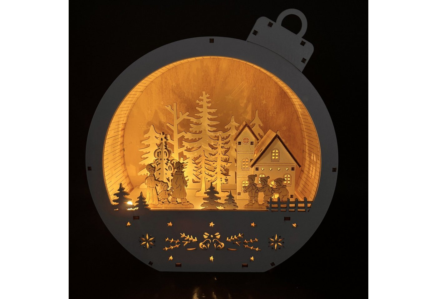 Online-Fuchs Weihnachtsdorf in einer großen Weihnachtskugel aus Holz mit LED-Beleuchtung - Deko, inklusive praktischer 6-Stunden Timerfunktion – Bild 4 von 5