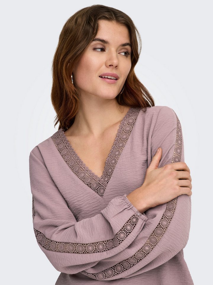 ONLY Langarmbluse ONLGREGOR METTE LS LACE TOP WVN Kunstfaser, regular fit, V-Ausschnitt, Regular Waist – Bild 3 von 5