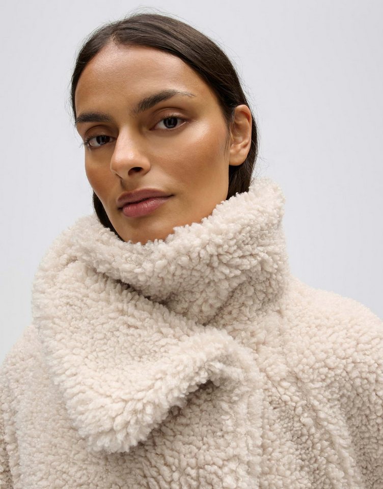 OPUS Cabanjacke Halko mit flauschiger Oberfläche Gerader Schnitt mit Raglanärmeln und zweireihiger Knopfleiste – Bild 4 von 5