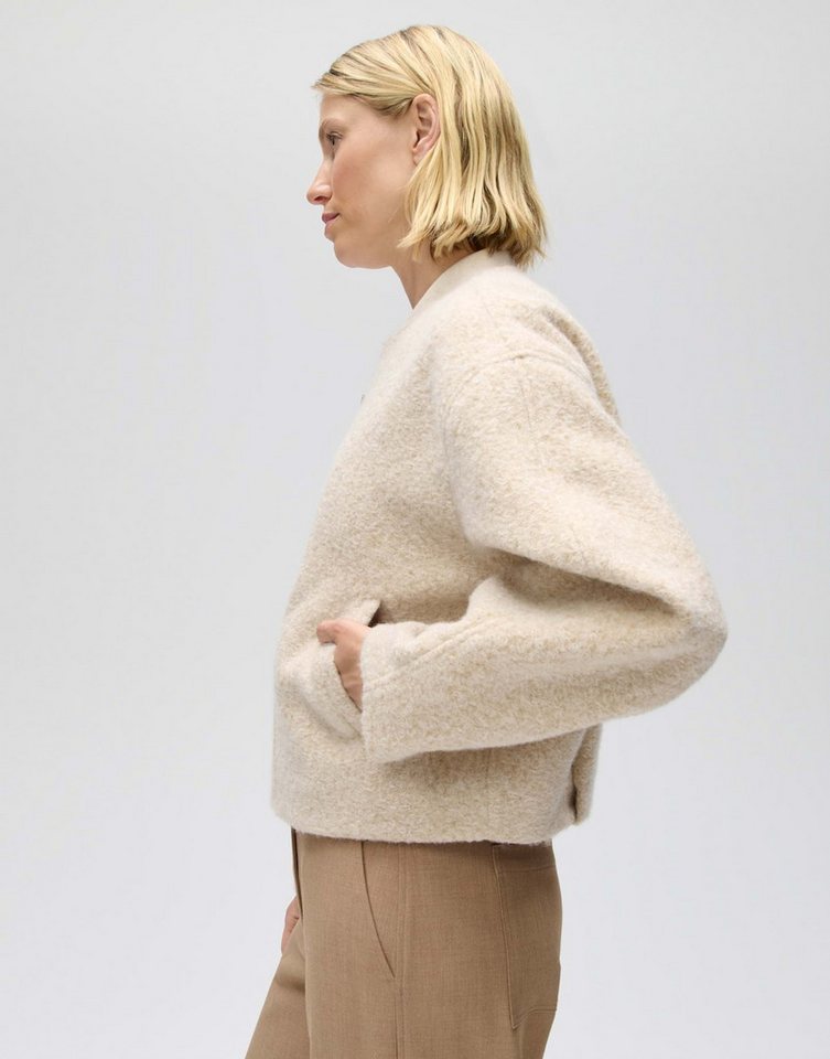 OPUS Kurzjacke Hurlisa aus Webware mit formstabiler Struktur O-Silhouette mit überschnittener Schulter und voluminösen Ärmeln – Bild 5 von 5