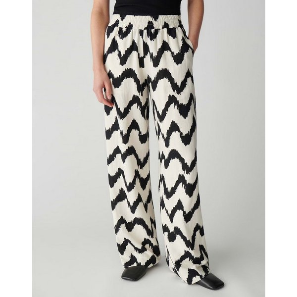 OPUS PANTS Stoffhose Malotta float aus Webware mit Allover Print Praktische Taschen runden den entspannten Look ab