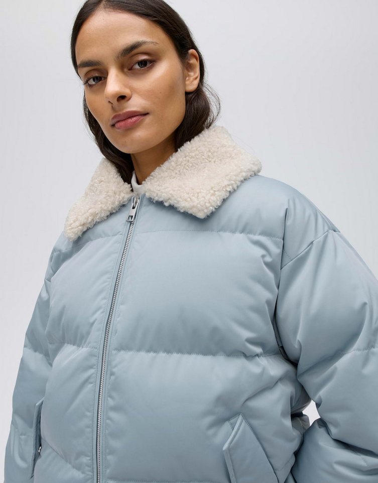 OPUS Steppjacke Hatchy aus Webware mit wasserabweisender Funktion Voluminöse Silhouette mit Fellimitatkragen und Steppmuster – Bild 4 von 5