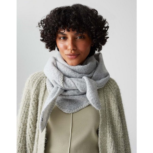 OPUS Strickschal Amadsi scarf aus Polyester, Großzügiges Dreieckstuch zum vielseitigen Drapieren im Alltag