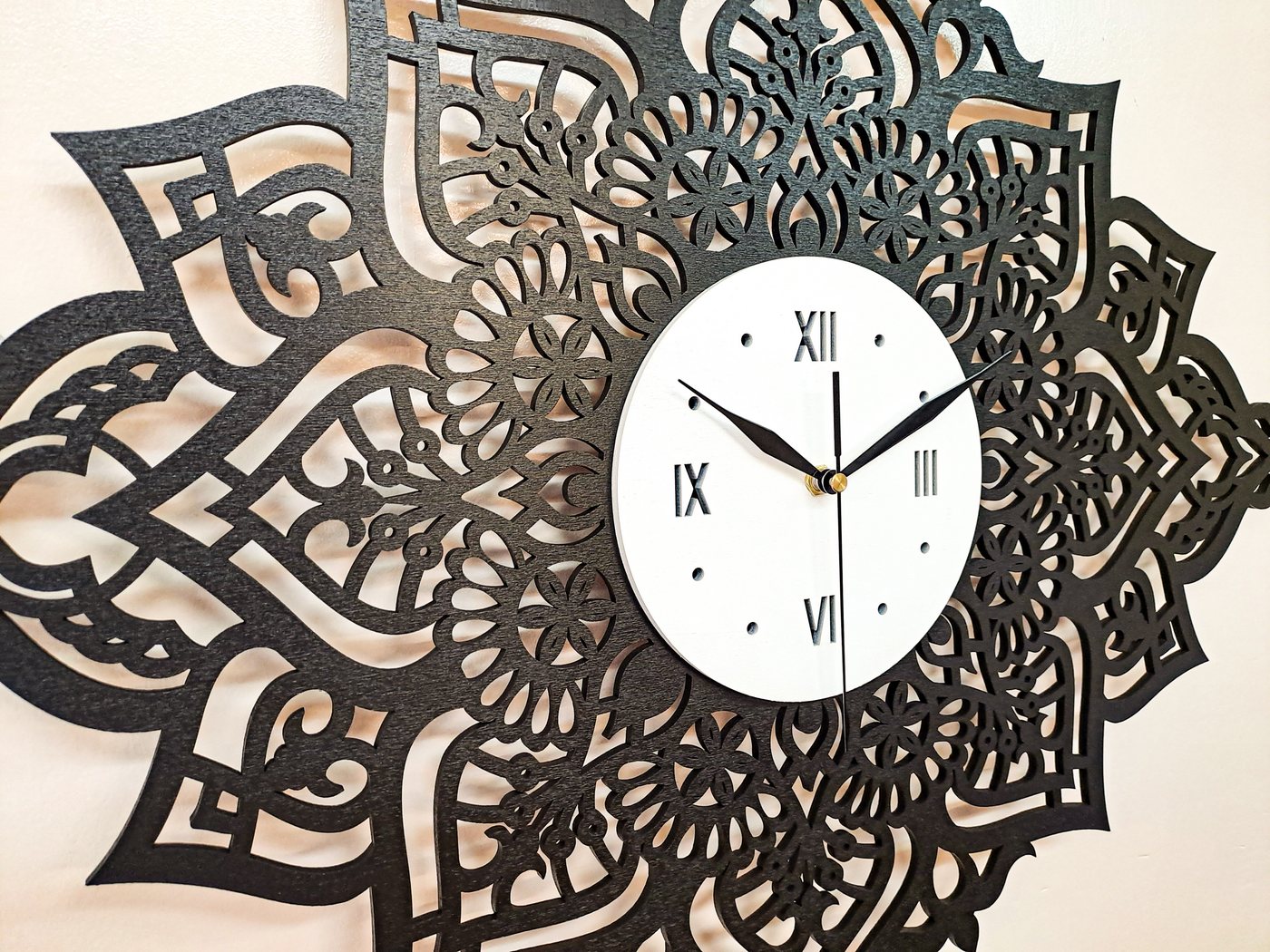 ORNAMENTI Wanduhr Boho Stil, grosse, mandala hingucker,weiss, schwarz, 48 x 64 cm (Handmade, Yoga, ohne Ticken, Ornament, Wanddeko, Holzdeko) – Bild 2 von 5