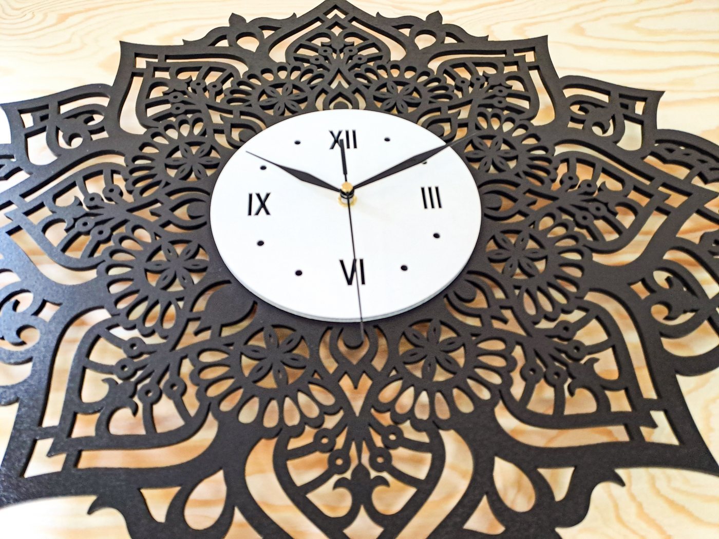 ORNAMENTI Wanduhr Boho Stil, grosse, mandala hingucker,weiss, schwarz, 48 x 64 cm (Handmade, Yoga, ohne Ticken, Ornament, Wanddeko, Holzdeko) – Bild 3 von 5