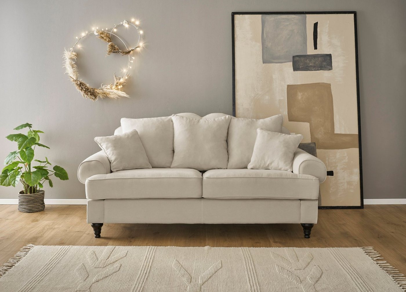 OTTO home 3-Sitzer Westminster, Sofa im Landhausstil, Couch mit Zierkissen, Federkern-Polsterung, gedrechselter Fuß, hochwertiger Microfaserbezug – Bild 2 von 5