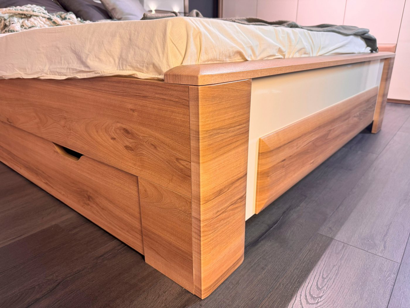 OTTO home Bettgestell Gala, 160 oder 180x200cm Liegefläche, FSC-zertifiziert (optional passende Stauraumschubladen und Nachttische erhältlich), bequem gepolster – Bild 4 von 5