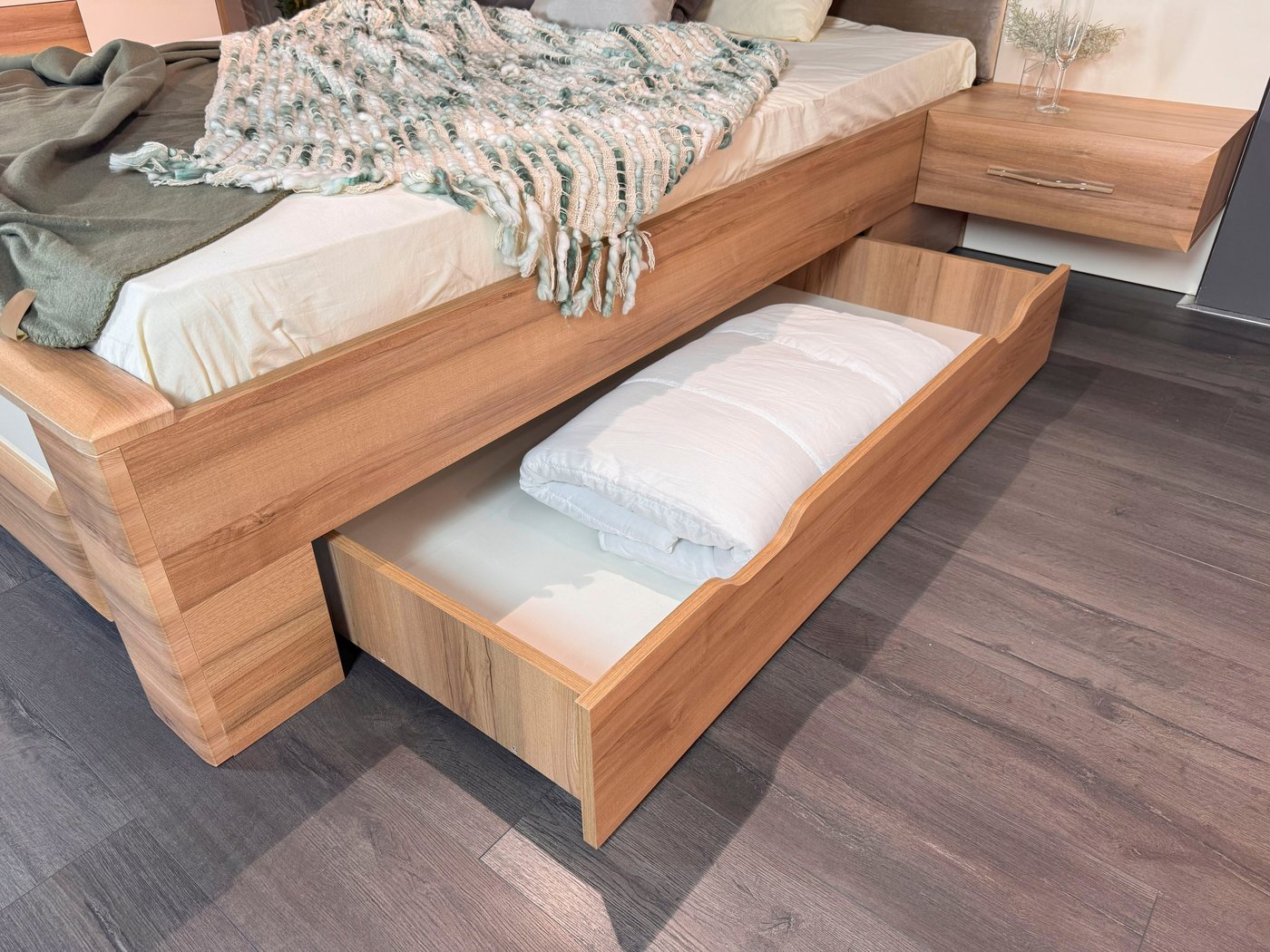 OTTO home Bettgestell Gala, 160 oder 180x200cm Liegefläche, FSC-zertifiziert (optional passende Stauraumschubladen und Nachttische erhältlich), bequem gepolster – Bild 5 von 5