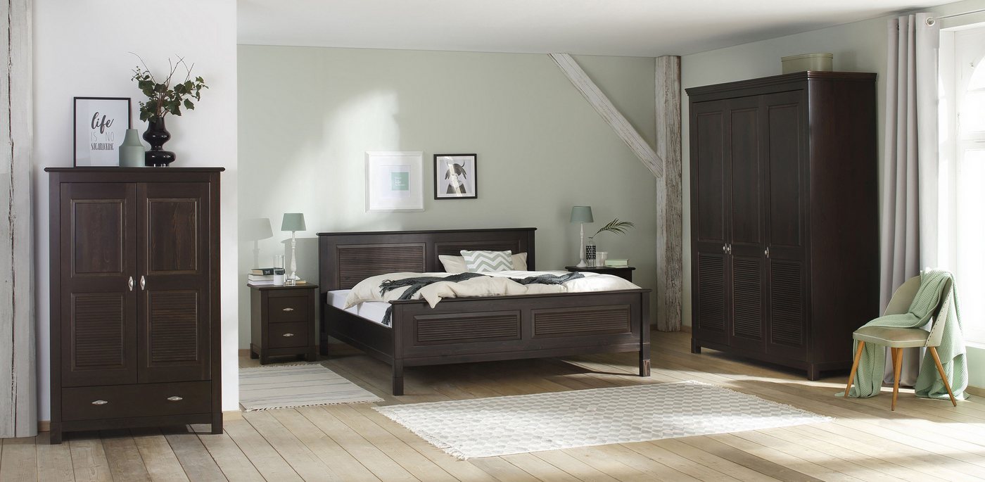 OTTO home Kleiderschrank Rauna, mit Lamellen und Kassetten, klassischer Landhausstil, rustikal (2 Breiten: 113/159 cm H/T ca. 195/60 cm) massive Kiefer, Metallg – Bild 2 von 5