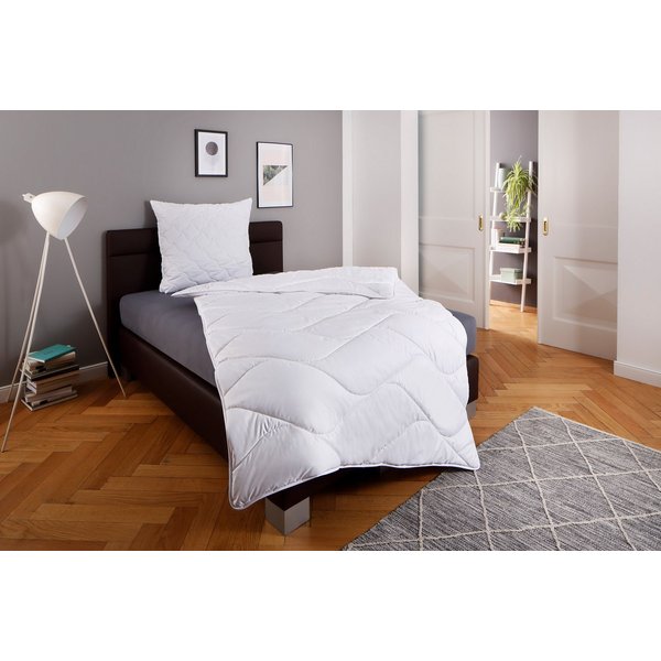OTTO home Kunstfaserbettdecke Fantasy, Füllung: aus recycelten Polyester, Bezug: Polyester oder ökologisches Polyester, Bettdecken, in 2 Bezugsqualitäten für So