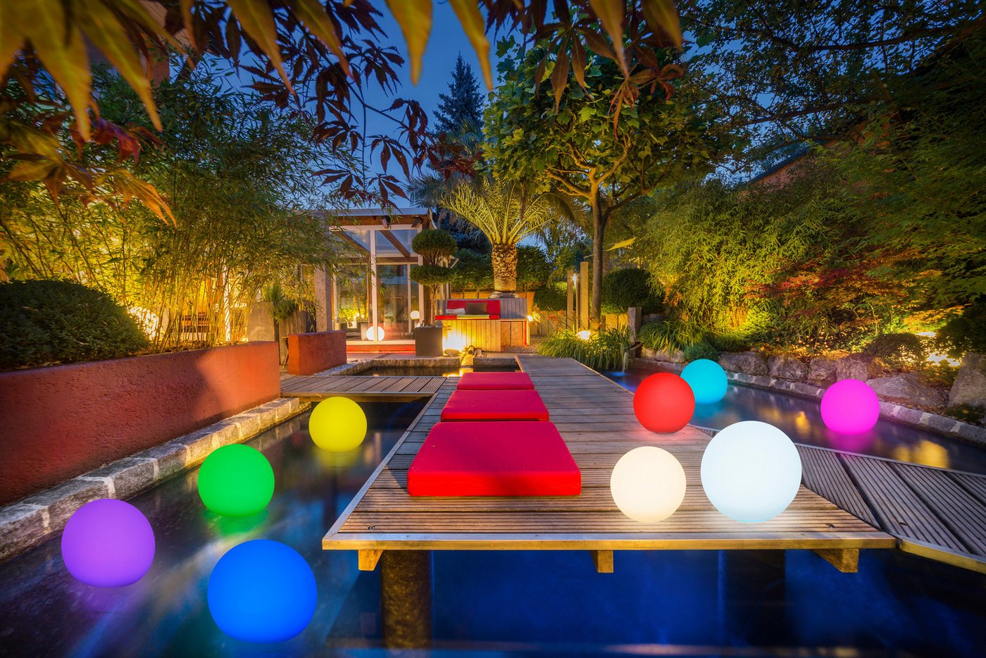 OTTO home LED Solarleuchte Ollira, LED-Solar Kugelleuchten Ø 30 cm + Ø 40 cm, RGB, Tageslichtsensor, LED fest integriert, Warmweiß, RGB, mit Erdspießen – Bild 4 von 5