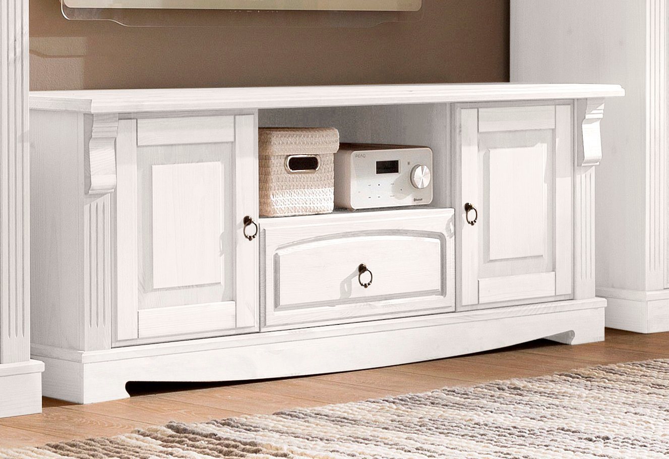 OTTO home Lowboard Anna, TV-Bank, TV-Schrank, im Landhaustil (Gesamtmaße (B/T/H): ca. 140/44/50 cm), TV-Board, Breite 140 cm, 2 Türen, 1 Schublade, Massivholz,  – Bild 2 von 5