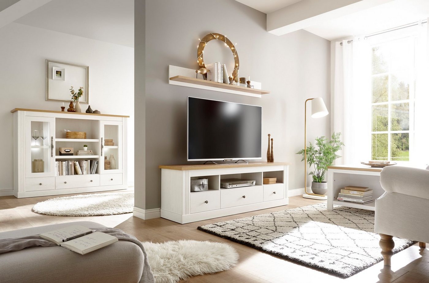 OTTO home Lowboard Westminster, TV-Unterteil im Landhausstil, Kommode, TV-Schrank, Metallgriffe, viel Stauraum, in 2 Farben & drei Größen erhältlich – Bild 2 von 5
