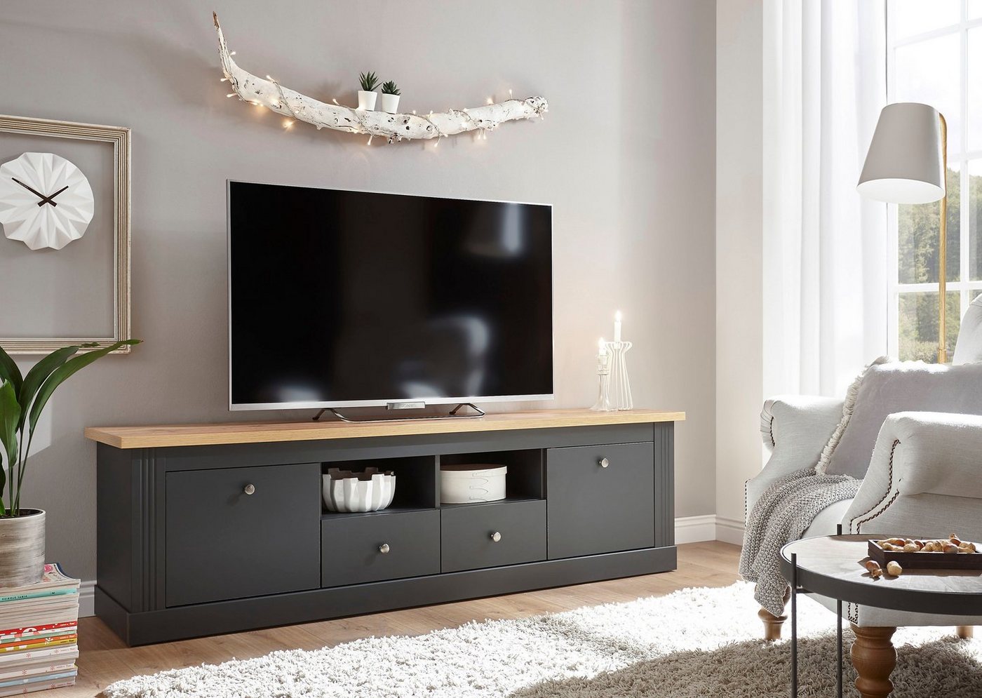 OTTO home Lowboard Westminster, TV-Unterteil im Landhausstil, Kommode, TV-Schrank, Metallgriffe, viel Stauraum, in 2 Farben & drei Größen erhältlich – Bild 2 von 5