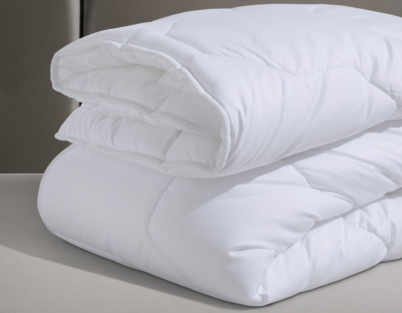 OTTO home Microfaserbettdecke Corella, Bettdecke 135x200 cm, mit Gratis-Kissen dazu: 40x80 cm, Füllung: 100% Polyester, Bezug: 100% Polyester, Bettdecken, Somme – Bild 4 von 5