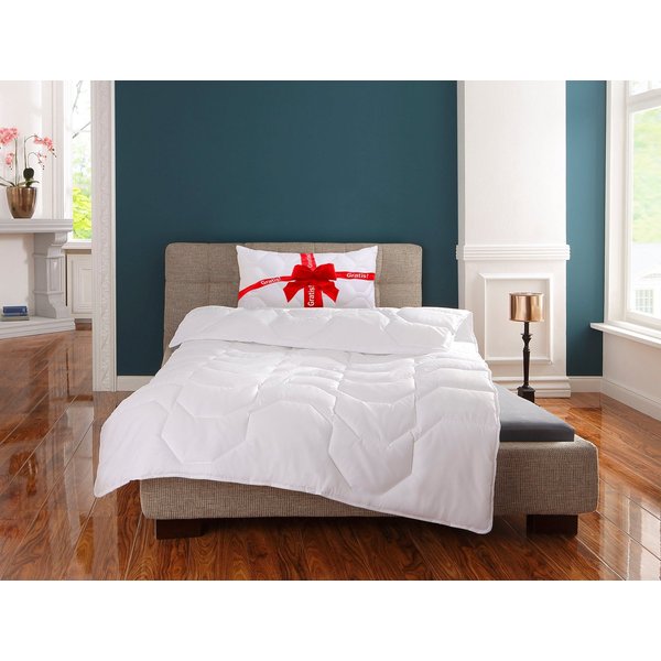 OTTO home Microfaserbettdecke Corella, Bettdecke 135x200 cm, mit Gratis-Kissen dazu: 40x80 cm, Füllung: 100% Polyester, Bezug: 100% Polyester, Bettdecken, Somme
