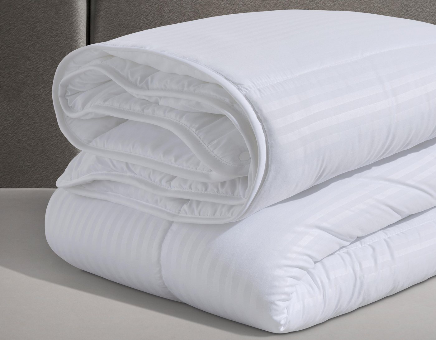 OTTO home Microfaserbettdecke Hotelcollection, Füllung: 100% Polyester, Bezug: 100% Polyester, Kuscheliger Microfaserbezug für einen angenehmen Schlafkomfort – Bild 3 von 3