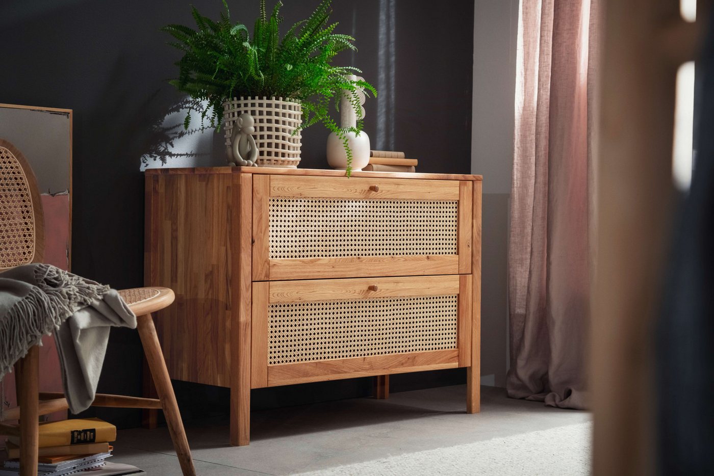 OTTO home Schubkastenkommode Hällevik, Kommode, Aufbewahrung, mit 2 geräumige Schubladen, Scandi (1 St), Schubladenfronten mit Wiener Geflecht, massive Eiche, S – Bild 2 von 5