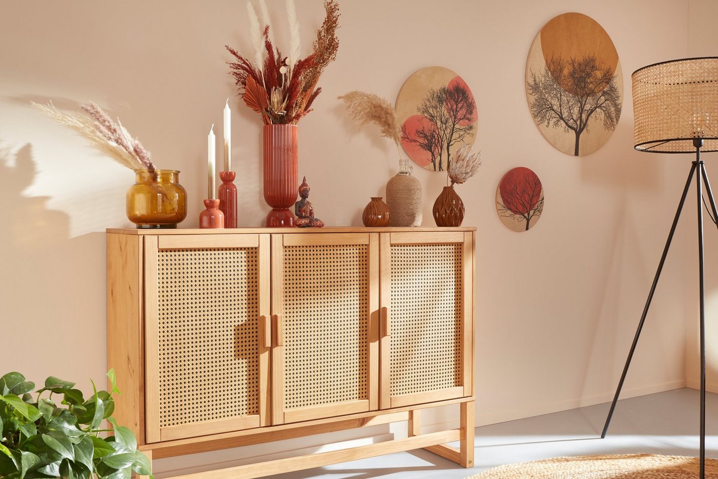 OTTO home Sideboard Linz, Kommode mit Rattangeflecht auf den Türfronten, aus Massivholz – Bild 5 von 5