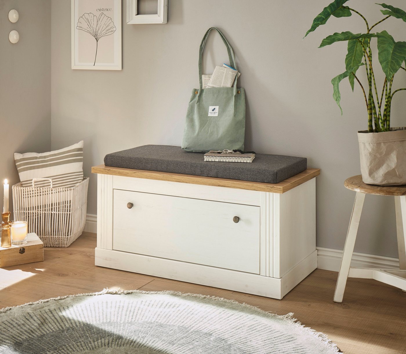 OTTO home Sitzbank Westminster, Schuhbank mit Sitzkissen, Garderobenbank im Landhausstil, Metallgriffe, in 2 Farben erhältlich, Platz für 8 Schuhe, 92 cm breit – Bild 2 von 5